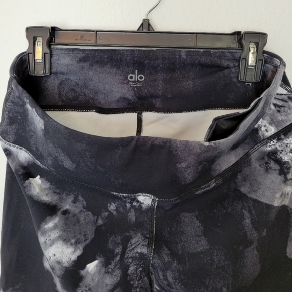 ALO YOGA Airbrush Leggings In Black Blast Size Large - Picture 4 of 11